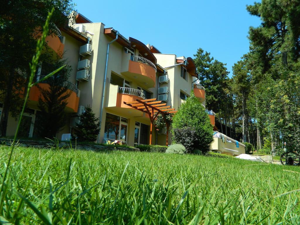 Family Hotel Privileg Slăntjev Brjag Exteriör bild