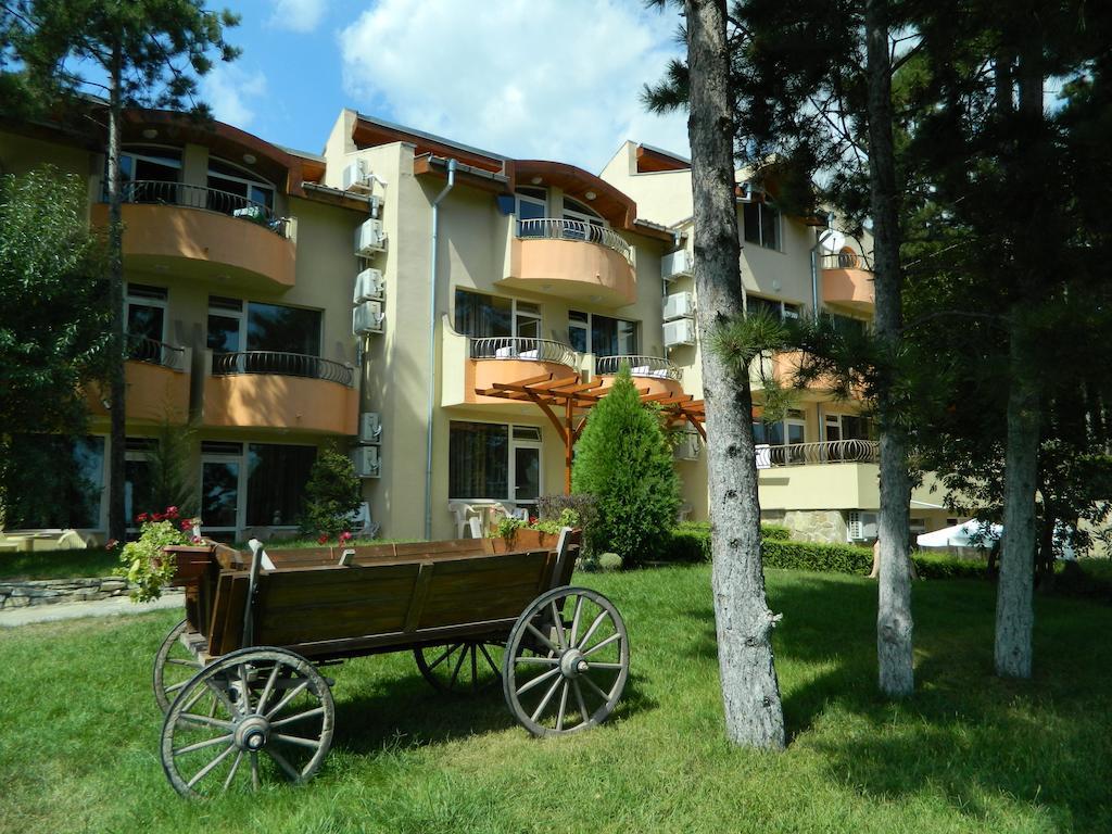 Family Hotel Privileg Slăntjev Brjag Exteriör bild