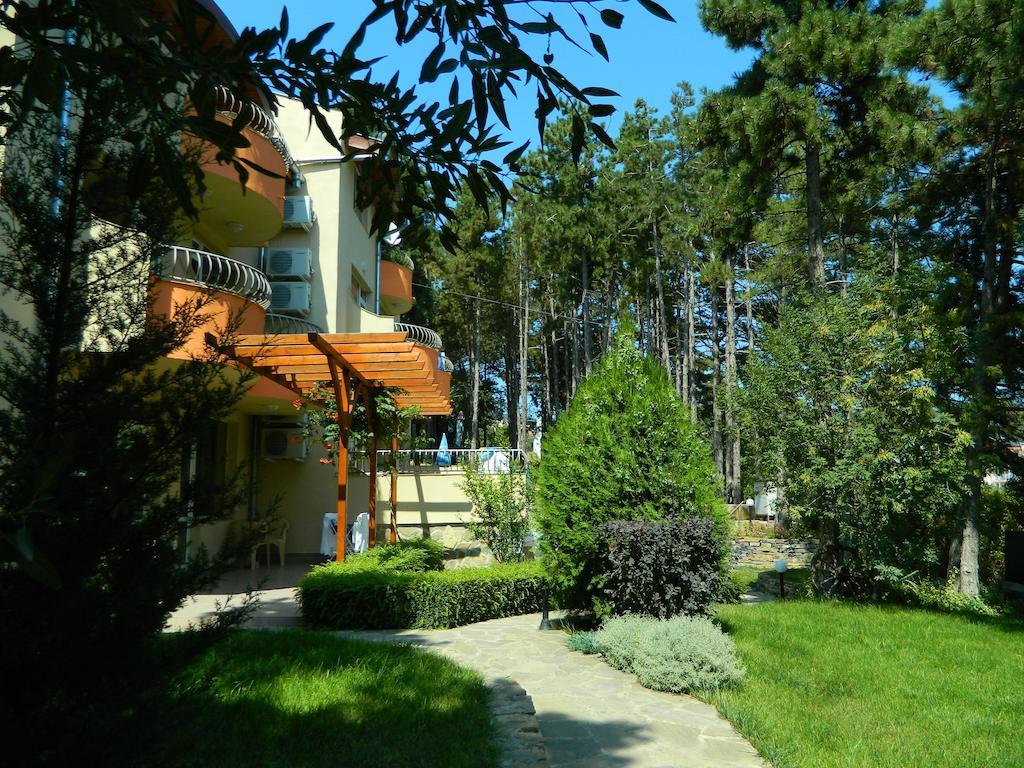 Family Hotel Privileg Slăntjev Brjag Exteriör bild