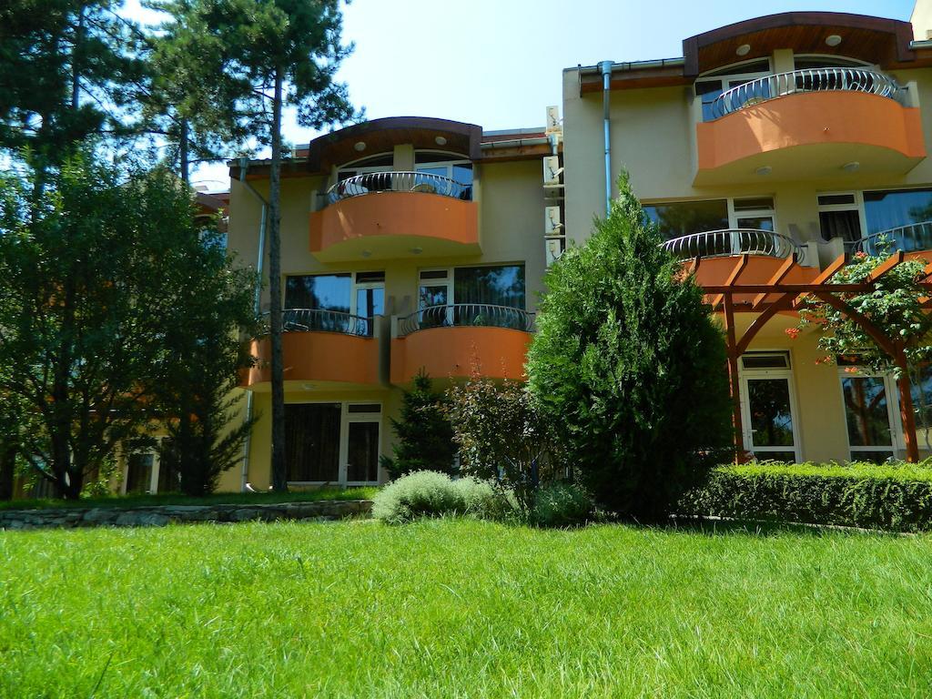 Family Hotel Privileg Slăntjev Brjag Exteriör bild