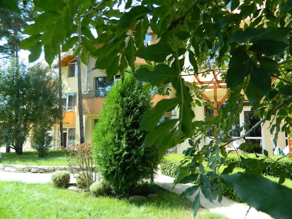 Family Hotel Privileg Slăntjev Brjag Exteriör bild